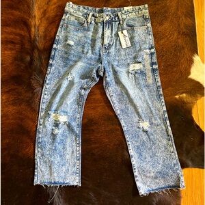 Rue 21 distressed relaxed crop Jean, NWT 34/26